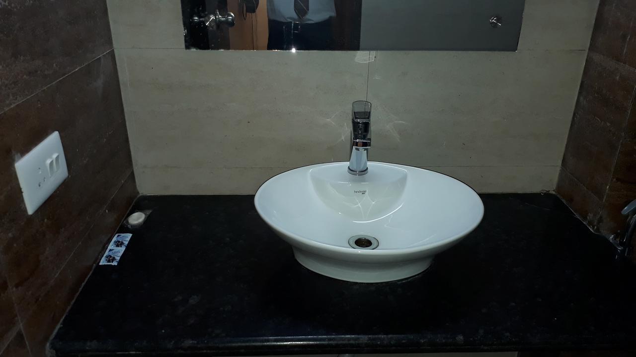 Hotel Delux Inn Агра Экстерьер фото