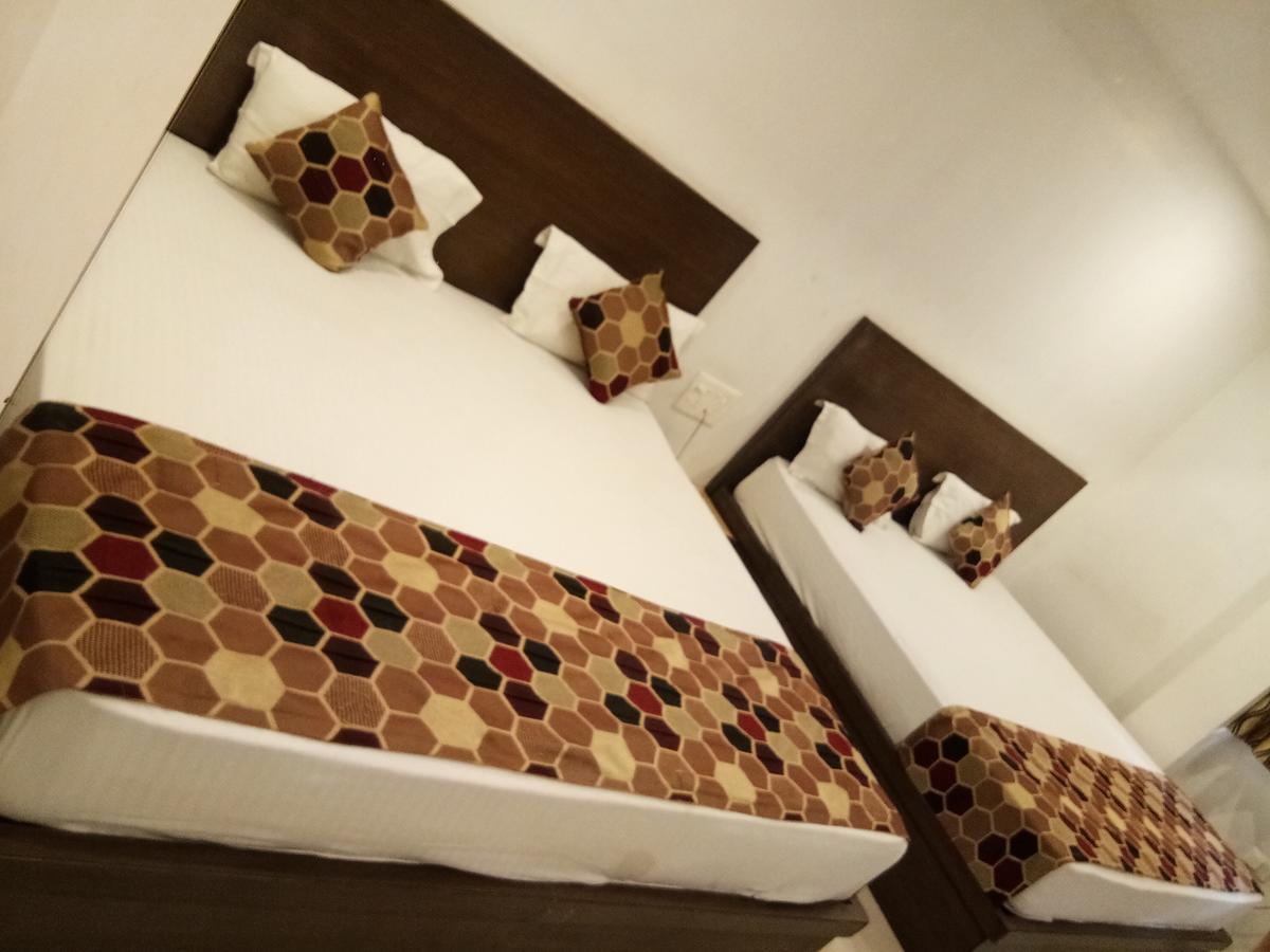 Hotel Delux Inn Агра Экстерьер фото