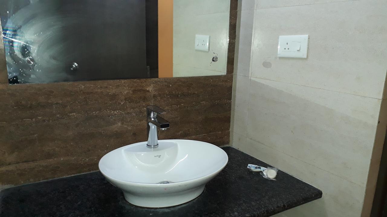 Hotel Delux Inn Агра Экстерьер фото